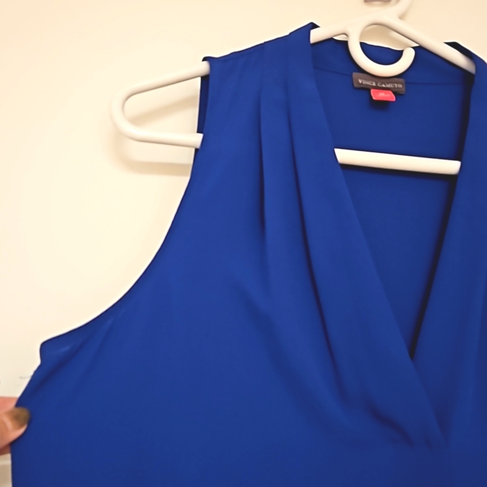 VINCE CAMUTO sleeveless royal blue tank top Medium v neck flowy - Picture 3 of 7